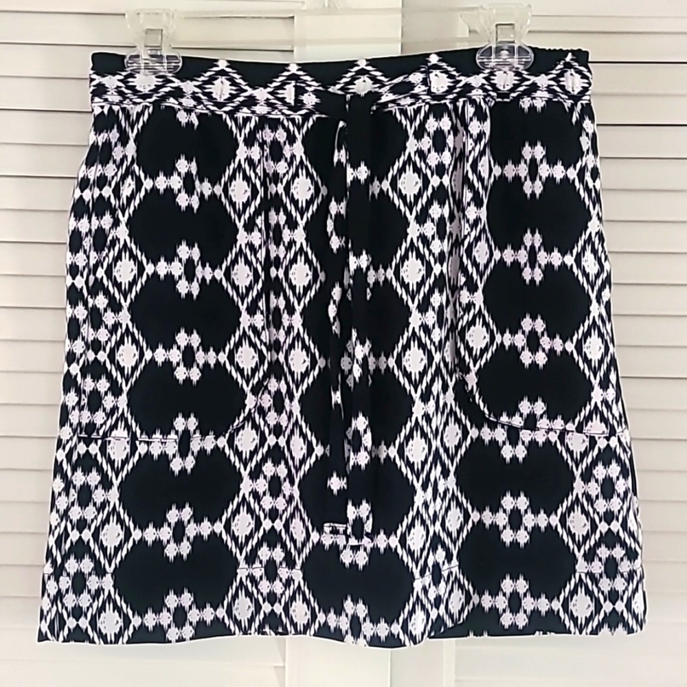 Lord & Taylor Skirt. Sz XS. Navy/Wht  Aztec Print. Pockets  Elastic Waist w/Tie